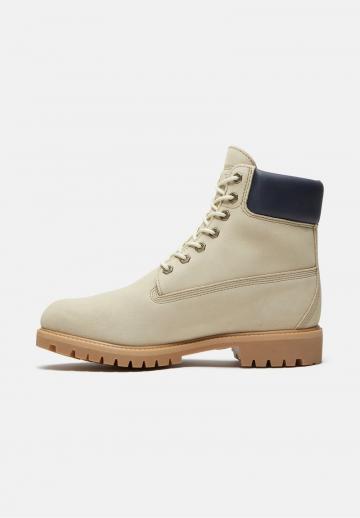 Ботинки на шнуровке