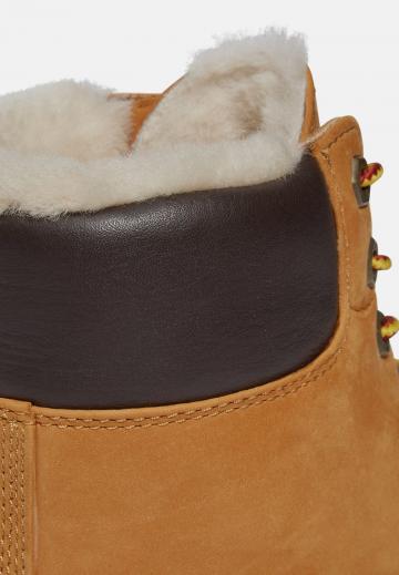 Ботинки на шнуровке