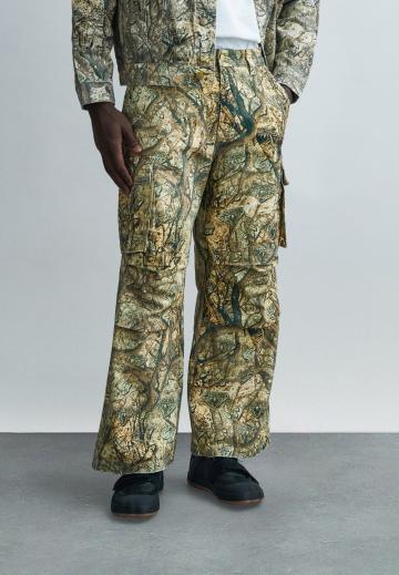 Брюки с накладными карманами