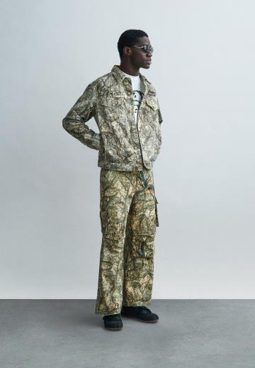 Брюки с накладными карманами