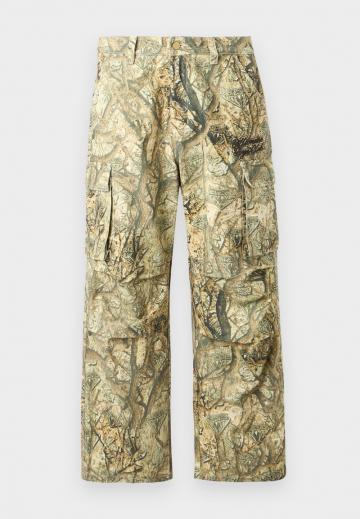 Брюки с накладными карманами