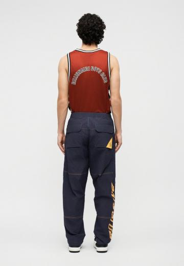 Брюки с накладными карманами