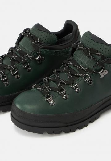 Ботинки на шнуровке