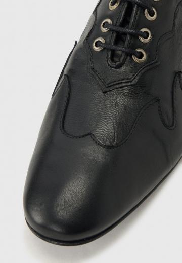 Ботинки на шнуровке
