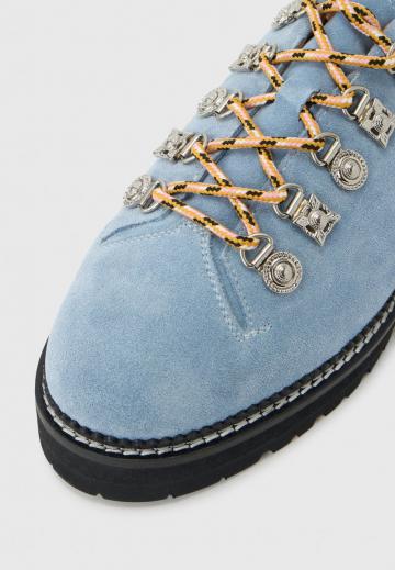 Ботинки на шнуровке