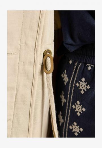 Куртка с накладнымит карманами