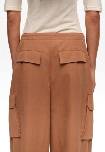Брюки с накладными карманами