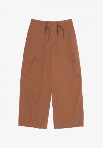 Брюки с накладными карманами