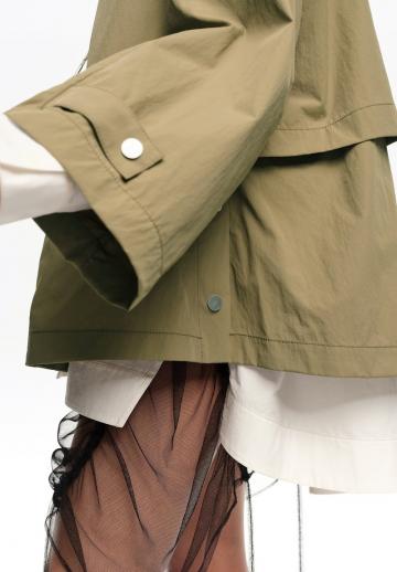 Куртка с накладнымит карманами