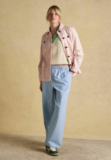 Куртка с накладнымит карманами