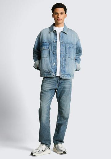 Прямые джинсы