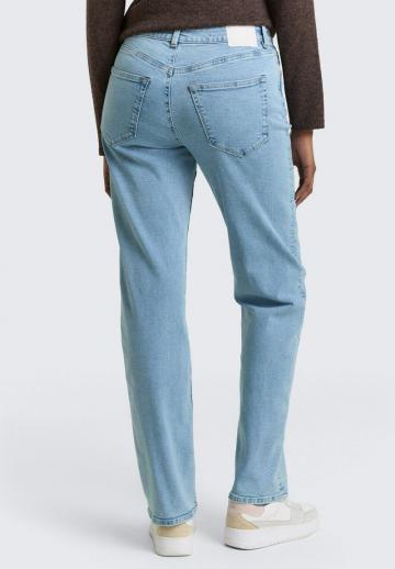 Прямые джинсы