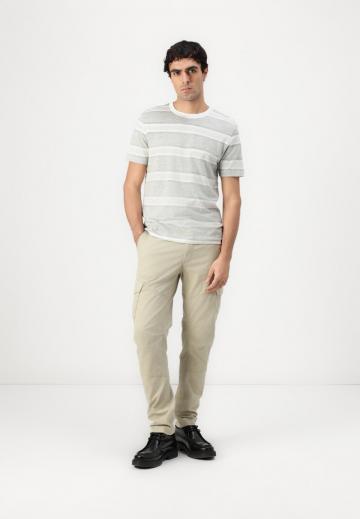 Брюки с накладными карманами