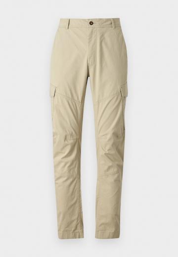 Брюки с накладными карманами