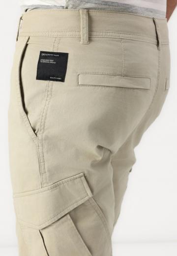 Брюки с накладными карманами