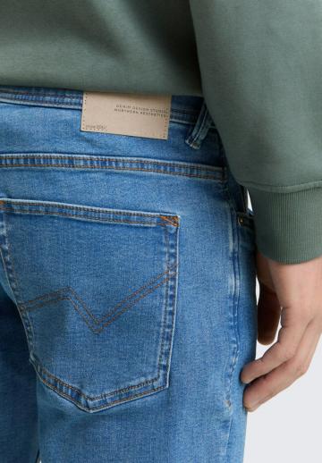 Узкие джинсы