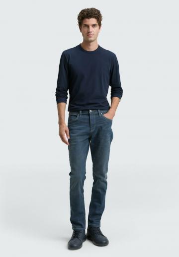 Узкие джинсы