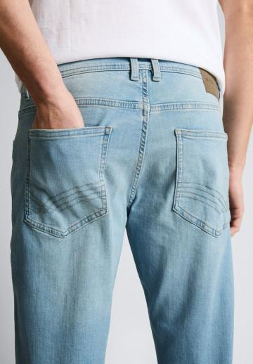 Узкие джинсы