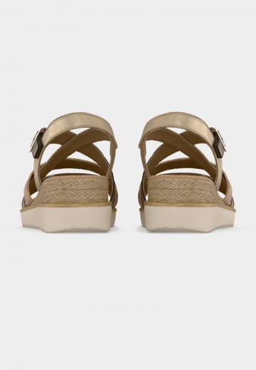 Босоножки на танкетке