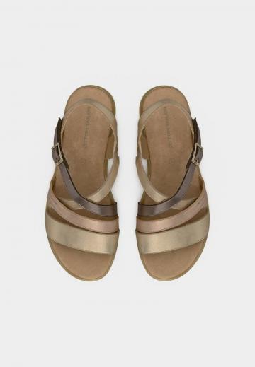 Босоножки на танкетке