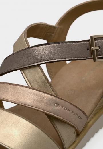 Босоножки на танкетке