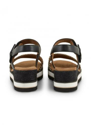 Босоножки на танкетке