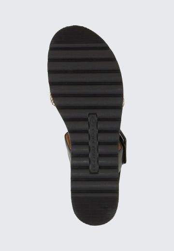 Босоножки на танкетке