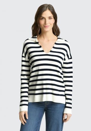 Пуловер в полоску
