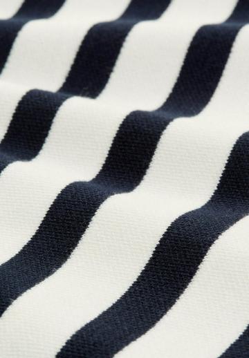 Пуловер в полоску