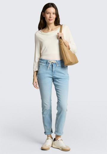 Узкие джинсы