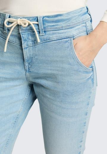 Узкие джинсы