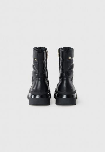 Сапожки на танкетке