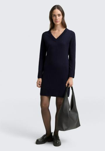 Вязаное платье