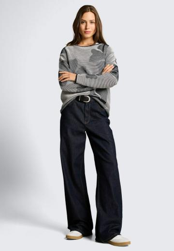 Пуловер в полоску