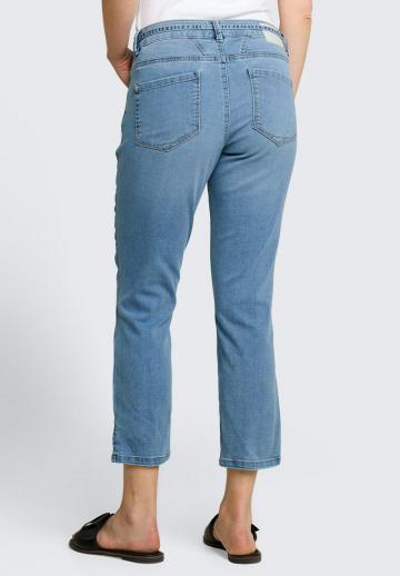 Короткие джинсы