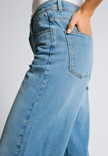 Прямые джинсы