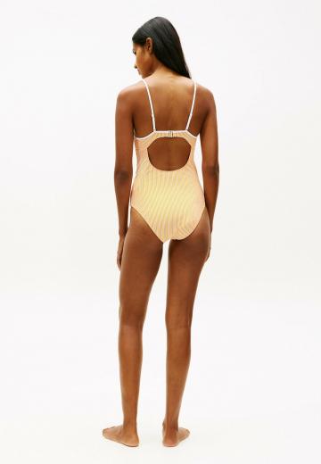 Слитный купальник