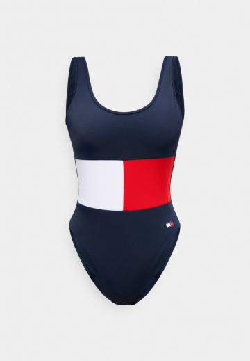 Слитный купальник