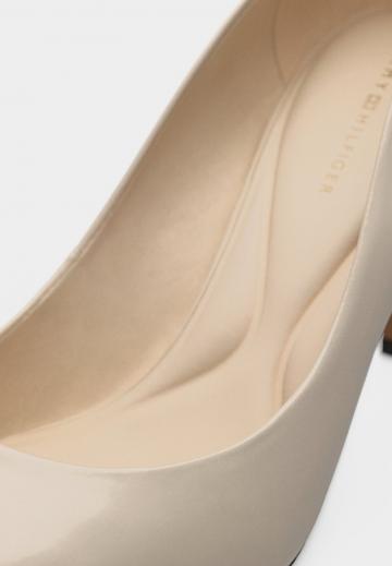 Туфли на высоком каблуке