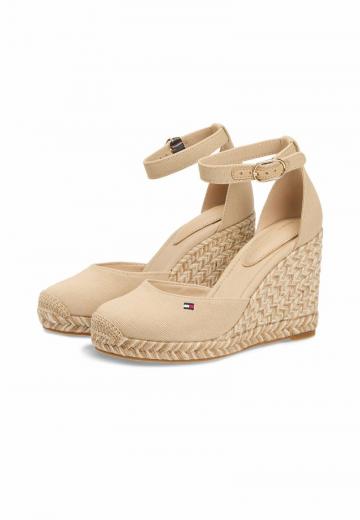 Туфли на танкетке