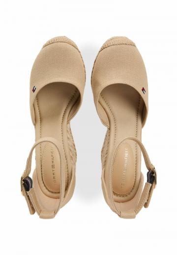 Туфли на танкетке