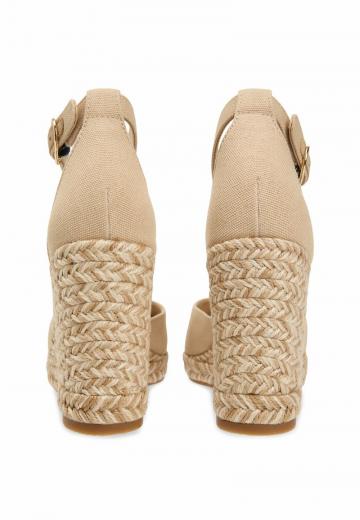 Туфли на танкетке