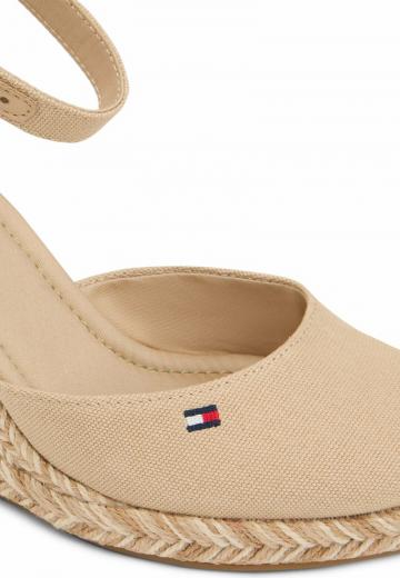 Туфли на танкетке