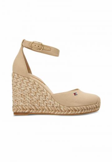 Туфли на танкетке