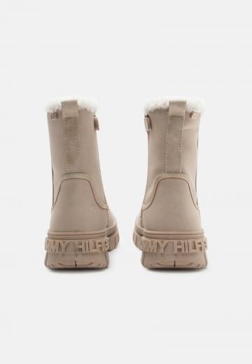 Резиновые сапоги