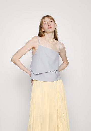 Топ на бретельках