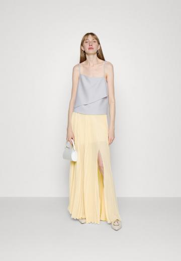 Топ на бретельках