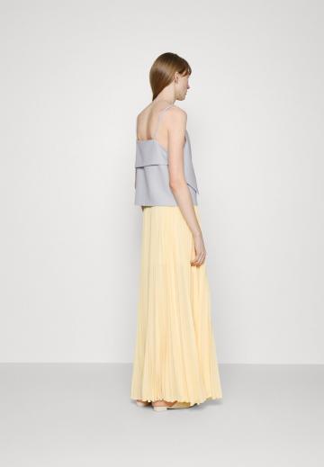 Топ на бретельках