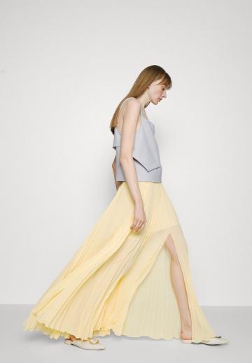 Топ на бретельках