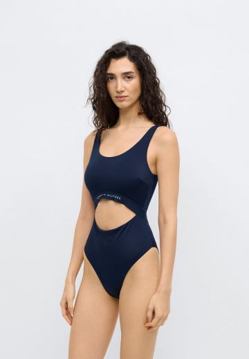 Слитный купальник